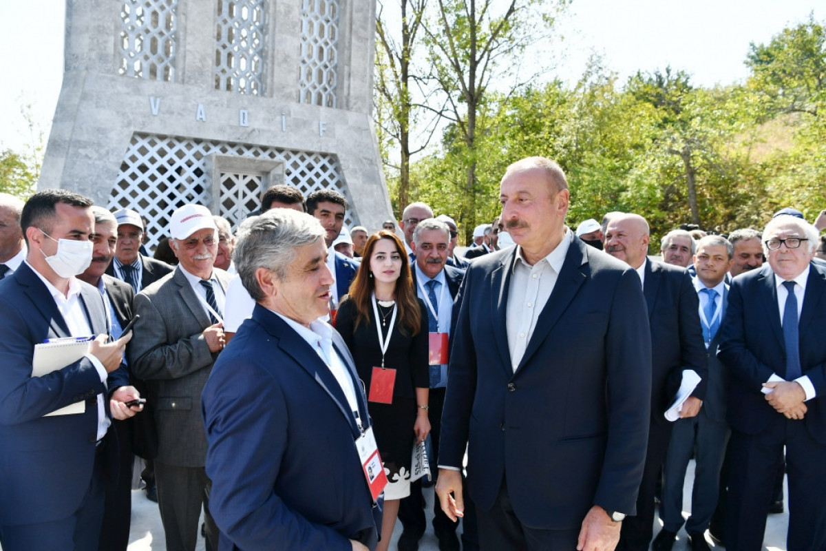 Президент Ильхам Алиев и первая леди Мехрибан Алиева приняли участие в открытии Дней поэзии Вагифа в Шуше - ОБНОВЛЕНО-2 