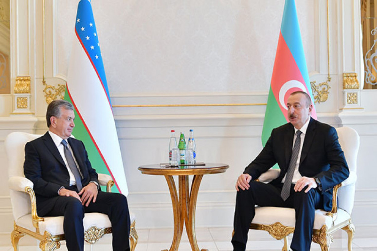 Президент Узбекистана Шавкат Мирзиёев и Президент Азербайджана Ильхам Алиев