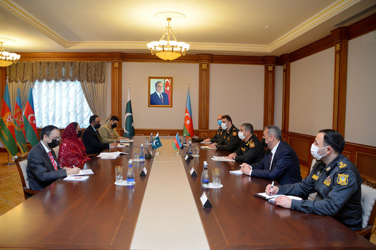 Azerbaijani Defence Minister meets with Minister of Defense Production of Pakistan Zobaida Jalal