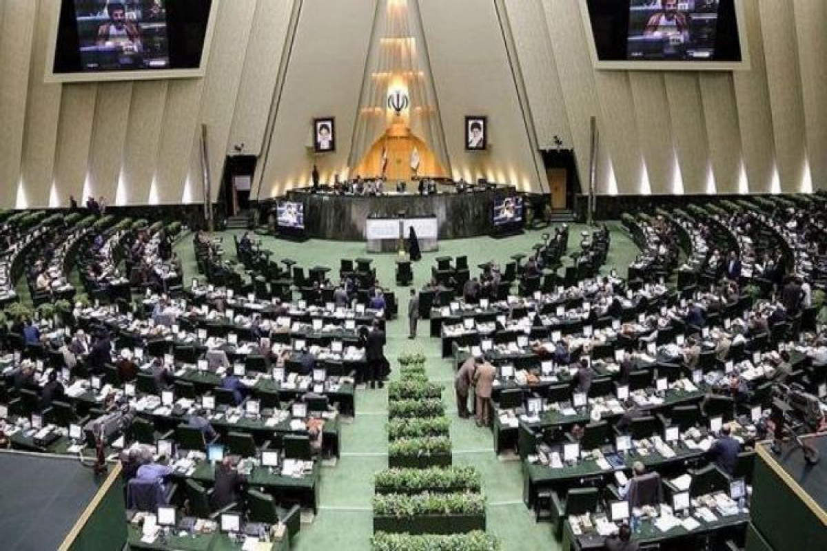 İran parlamentində yanğın olub