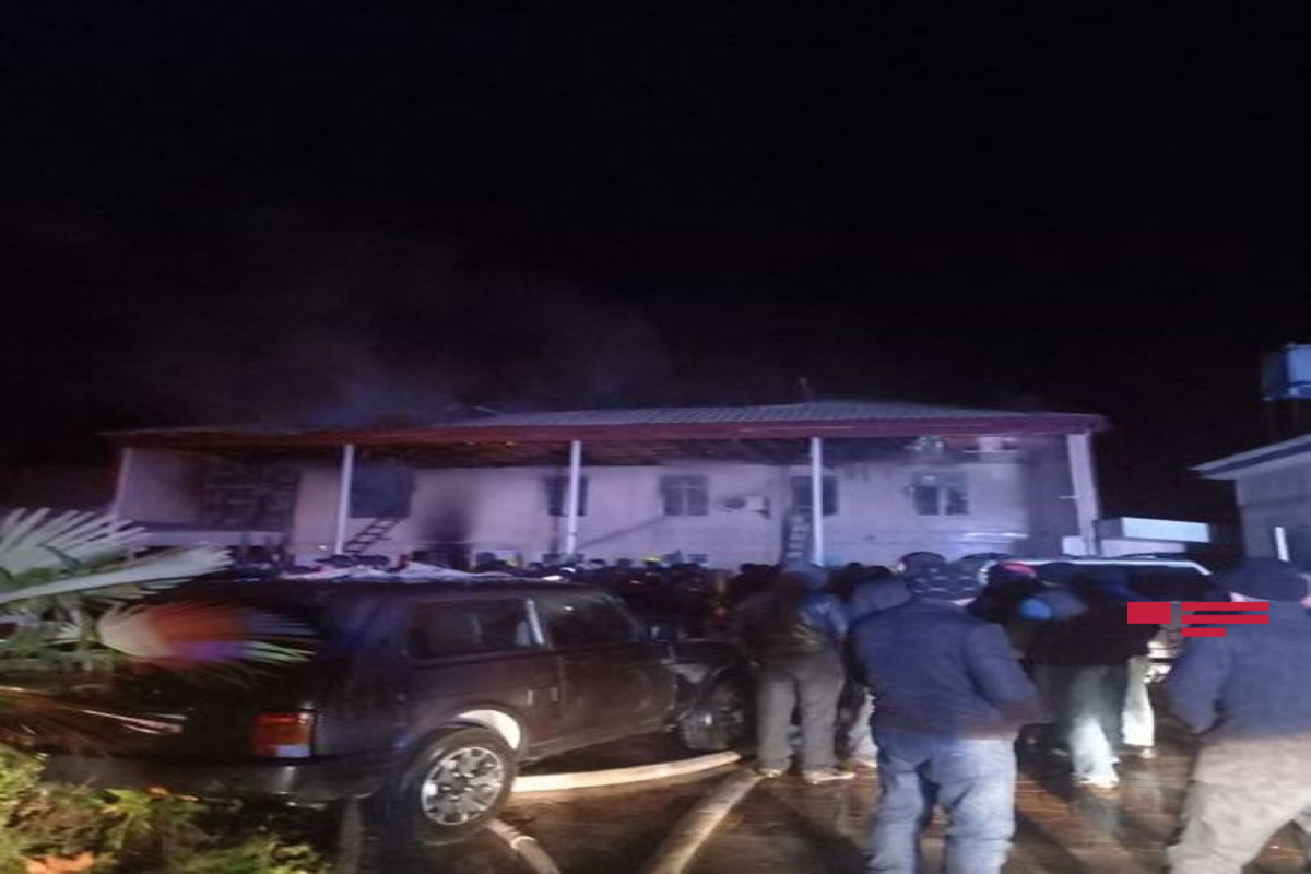 В Агджабеди при пожаре в доме погибли 3 человека-ФОТО 
