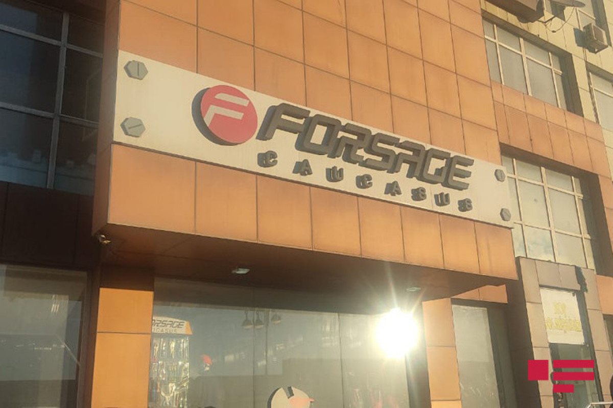 В Баку в магазине Forsage произошел пожар-ФОТО 