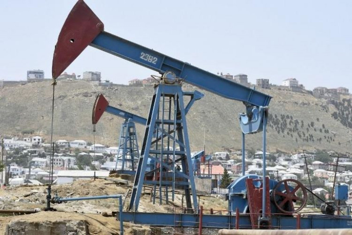 Azerbaijani oil price decreases