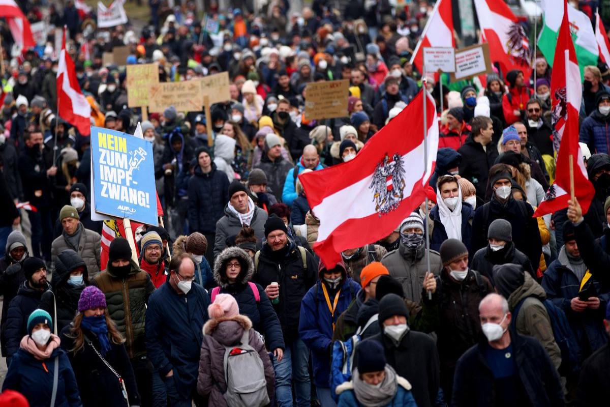More than 40,000 march in Vienna against coronavirus lockdown