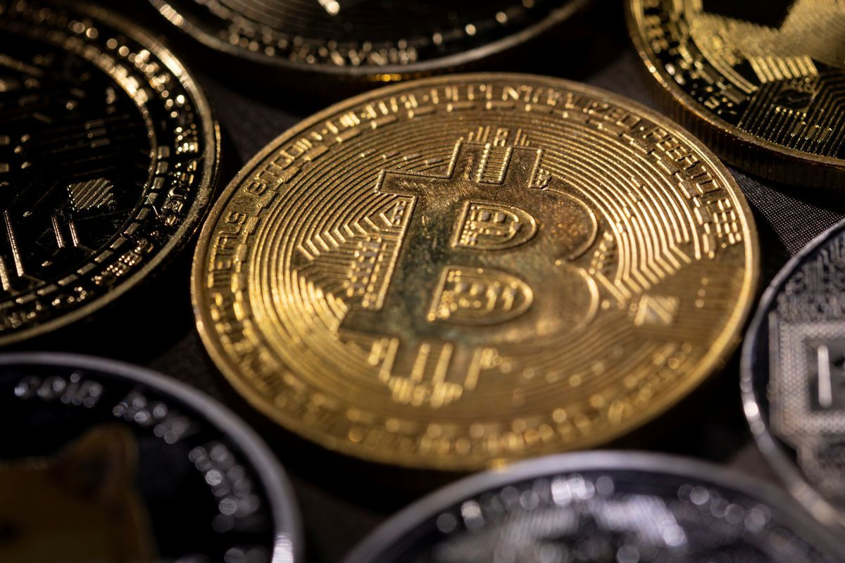 Bitcoin tumbles 9.95% to $48,397.56