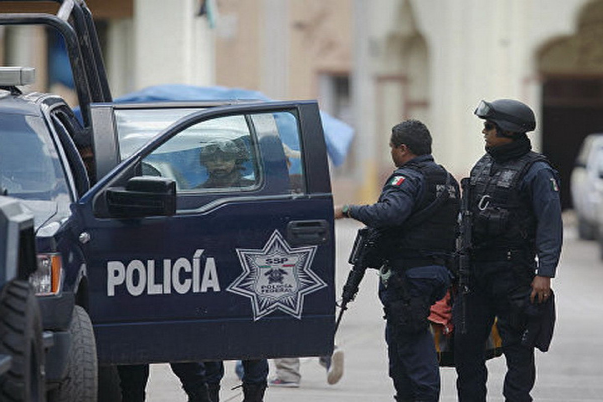 Meksika polisi küçədən içərisində insan qalıqları olan beş çanta tapıb