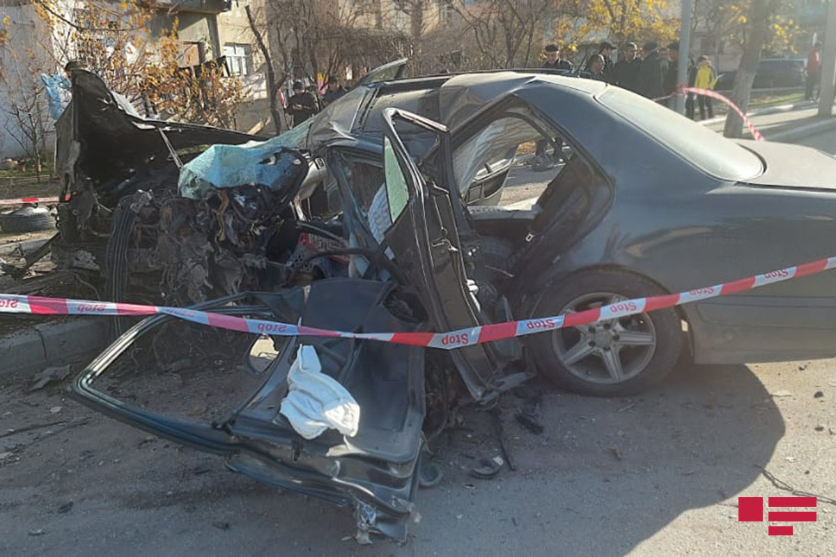 В ДТП в Гяндже погибли водитель и ребенок