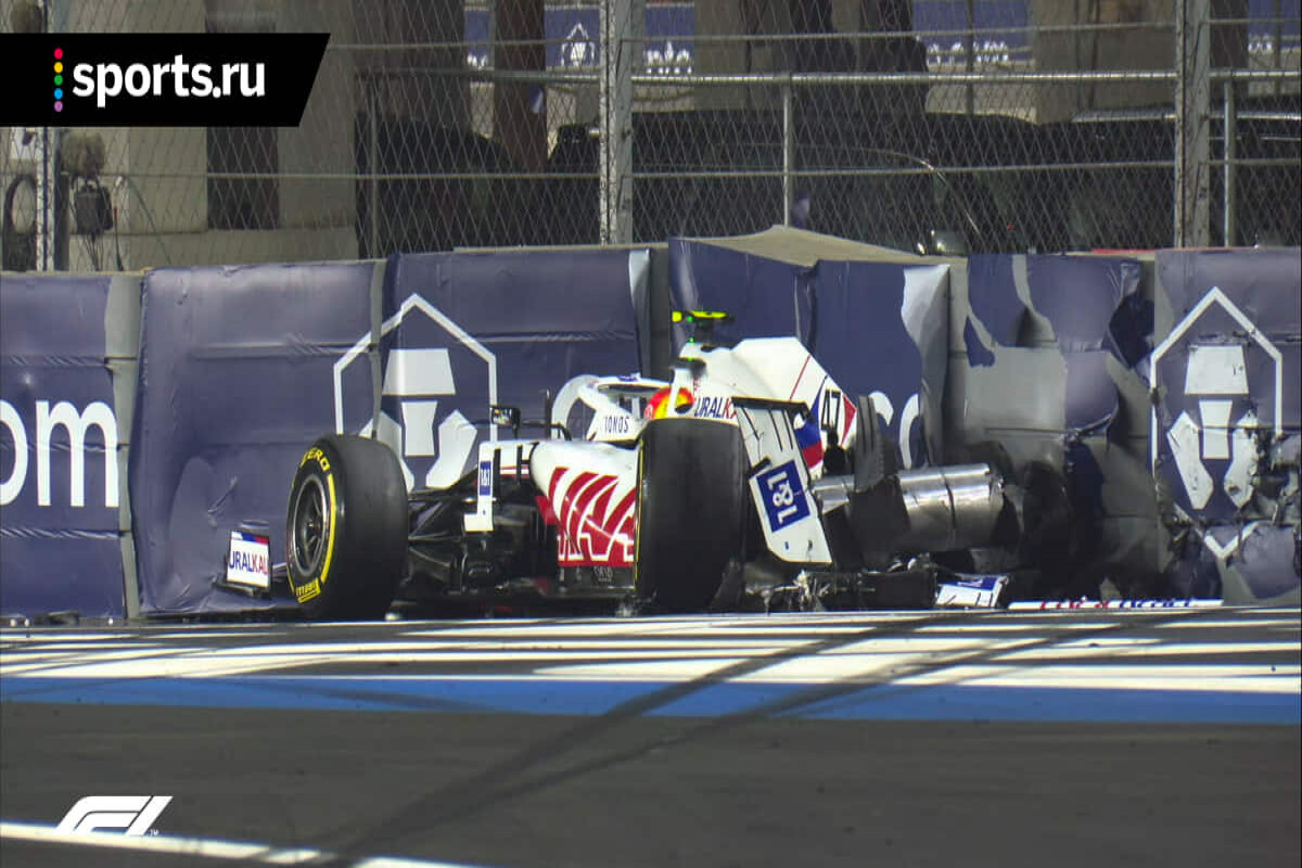 Шумахер попал в аварию на Гран-при "Формулы-1" в Саудовской Аравии
