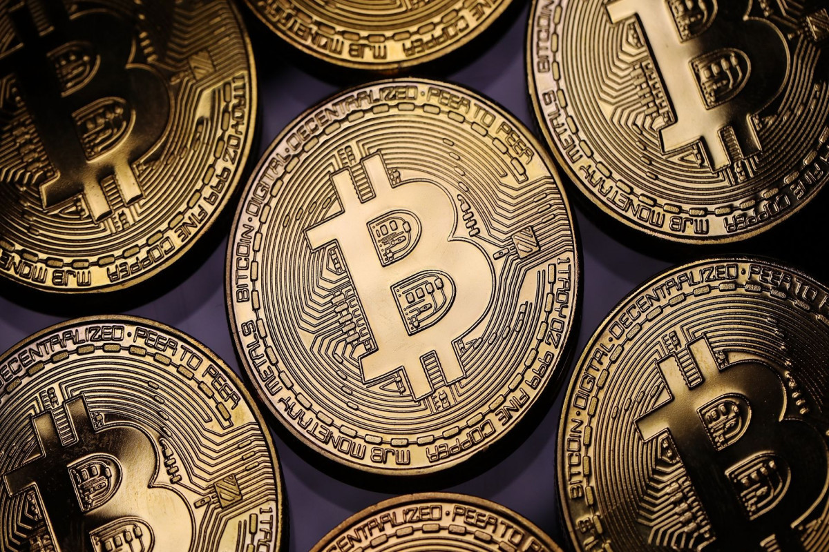 “Bitcoin” yenidən bahalaşıb