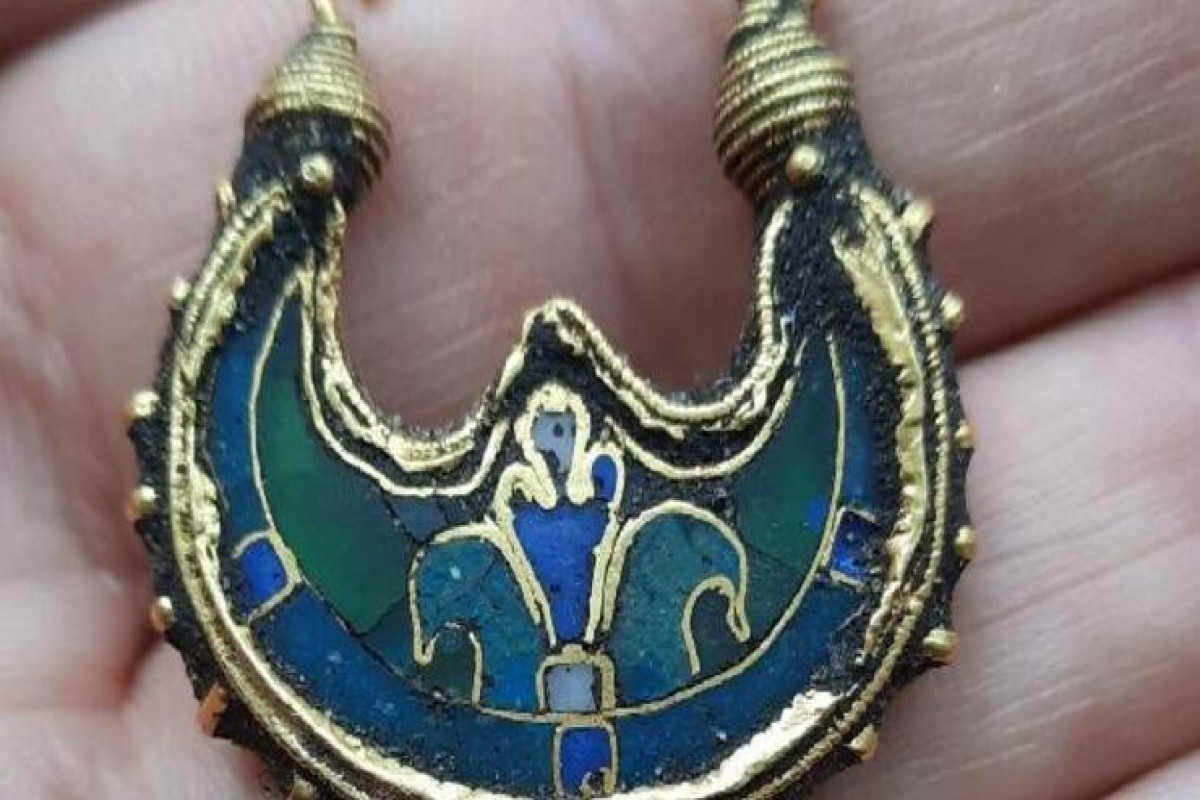 1,000-year-old Egyptian earring