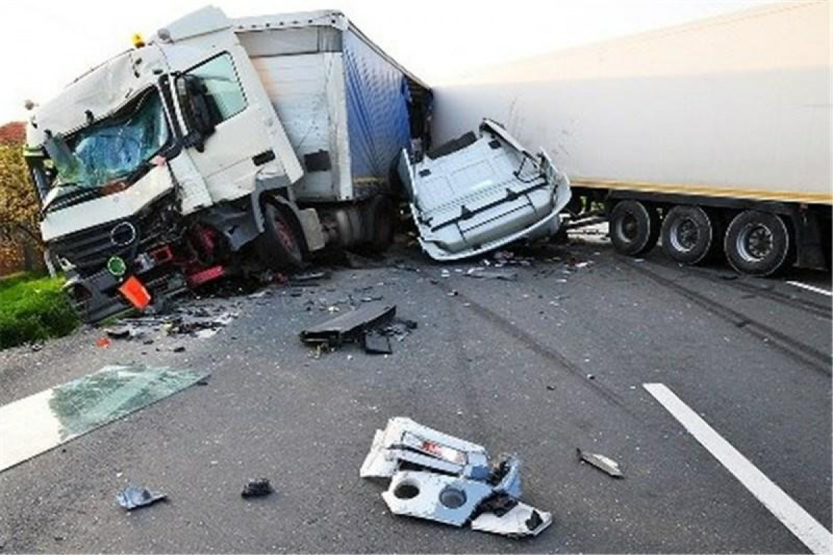 В Иране пассажирский автобус столкнулся с грузовиком, погибли 8 человек