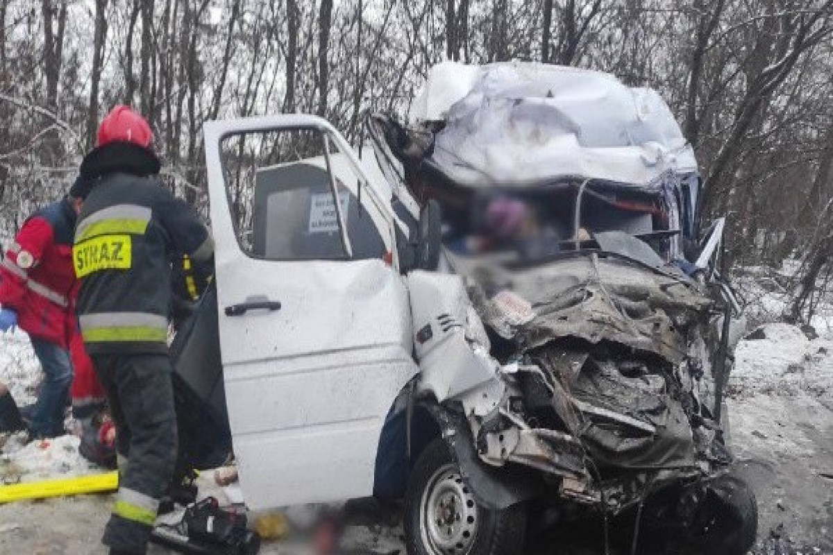 Ukraynada yol qəzasında 10 nəfər ölüb
