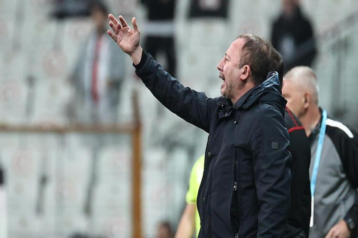 “Beşiktaş”ın baş məşqçisi Sərgən Yalçın istefa verib