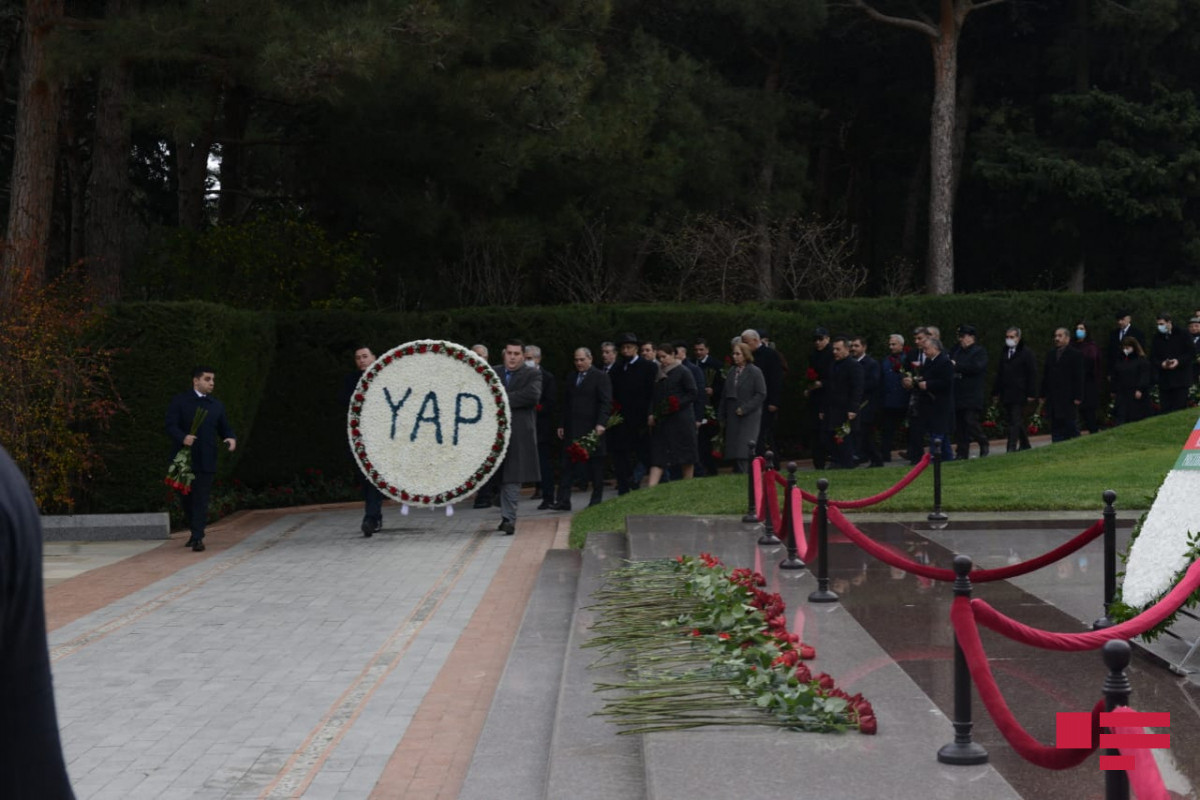 YAP rəhbərliyi Fəxri xiyabanı ziyarət edib - FOTO  - VİDEO 