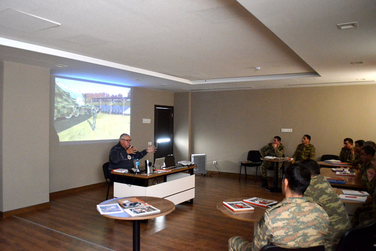 Hərbçilərə beynəlxalq humanitar hüquqa dair seminar keçirilib - FOTO 