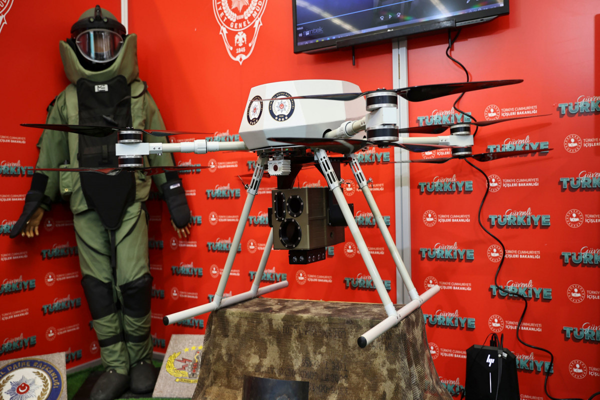 Türkiyə dünyanın ilk lazer silahlı dronunu sınaqdan keçirib