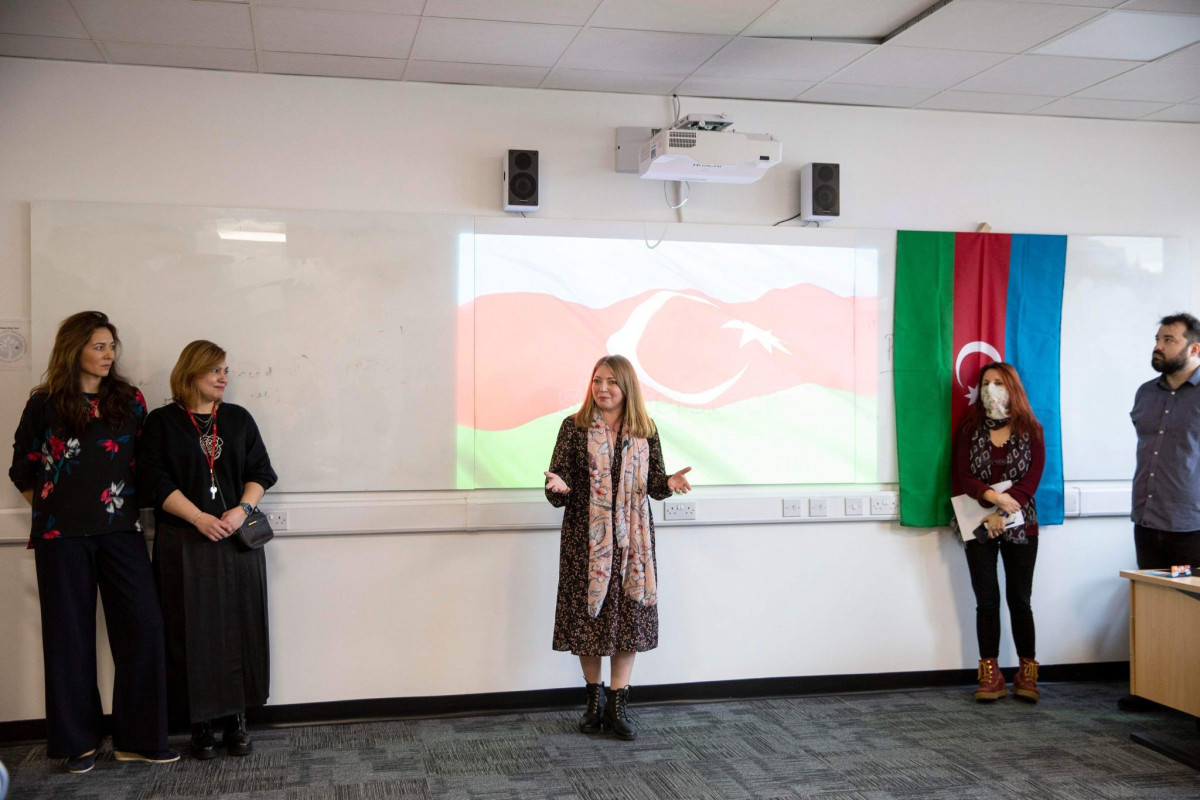 В Лондоне открылась Азербайджанская школа