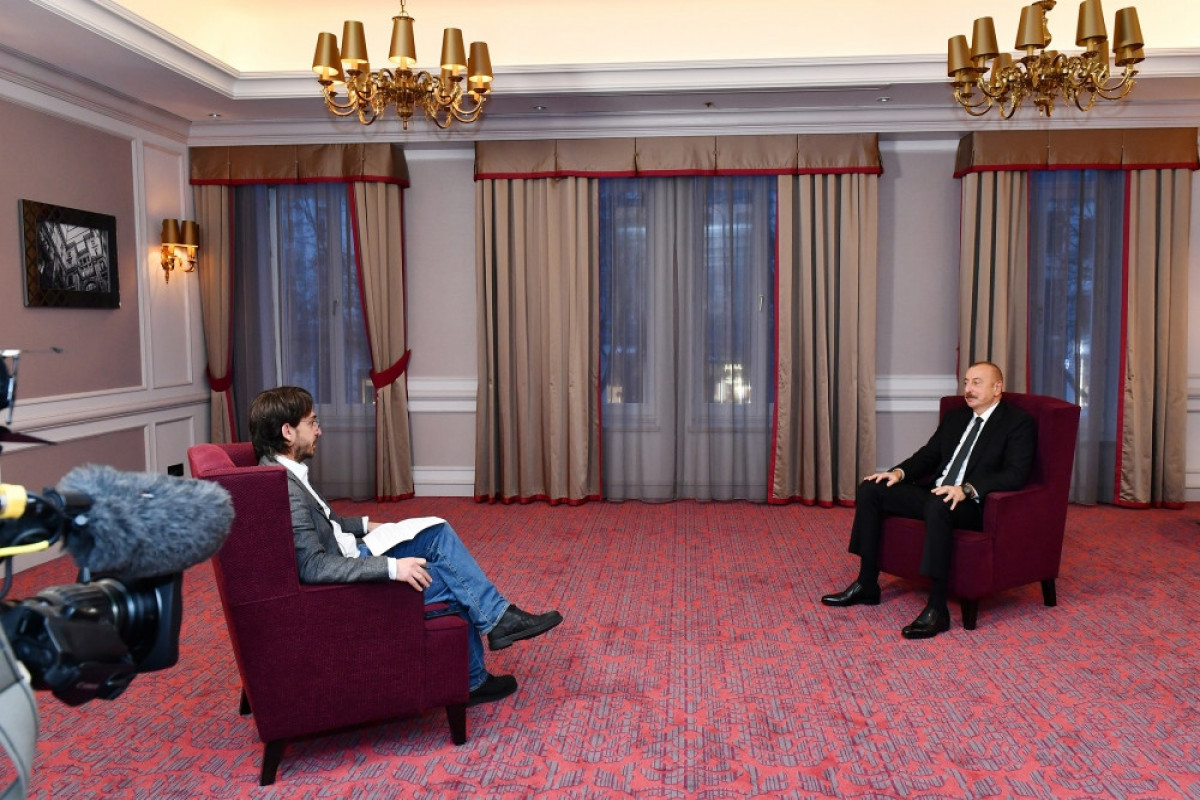 Prezident: “Azərbaycan-Ermənistan münasibətlərinin normallaşmasına kömək etmək üçün Rusiya və Aİ-nin həqiqi istəyini görürəm”