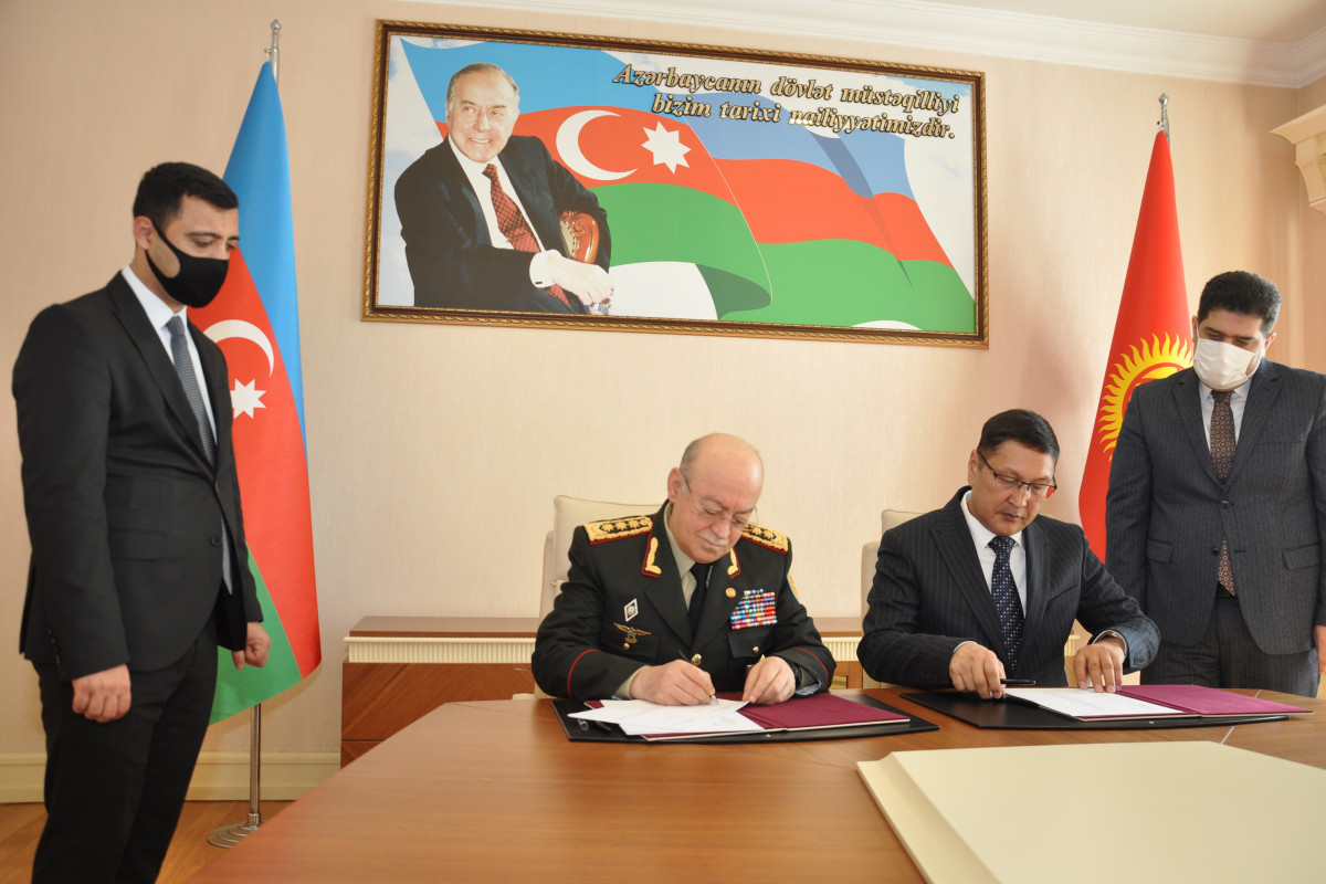 Azərbaycan fövqəladə hallar naziri Kəmaləddin Heydərov və Qırğızıstanın fövqəladə hallar naziri Boobek Ajikeev