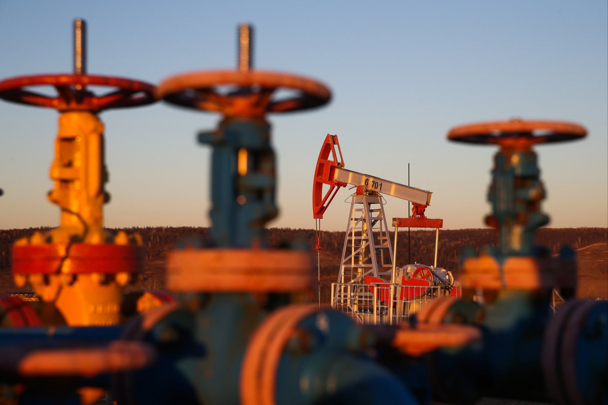 Neft bazarı yaxın bir ildə yüksək volatillikdən qorunmuş olacaq - LUKOIL 