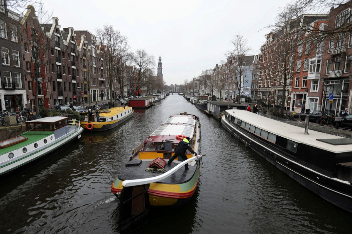 Netherlands to go into strict Christmas lockdown