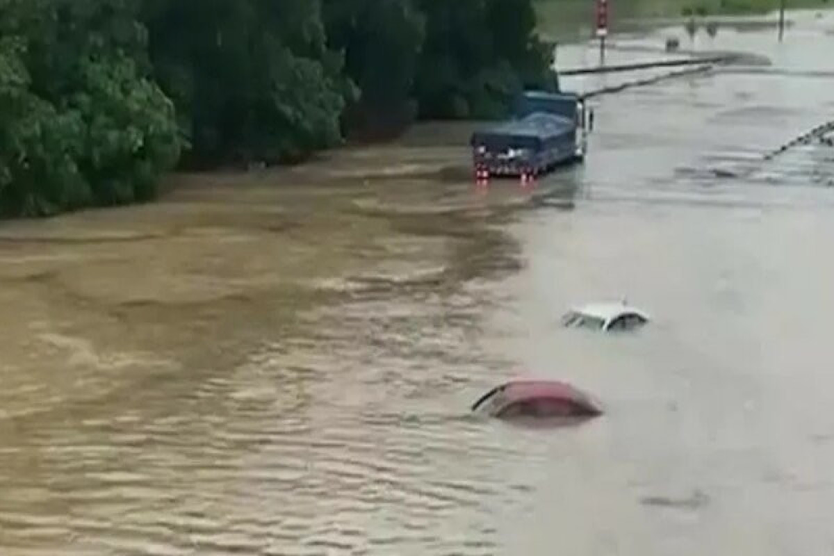 Malayziyada son 40 ilin ən güclü daşqını qeydə alınıb, 11 mindən çox sakin təxliyə edilib