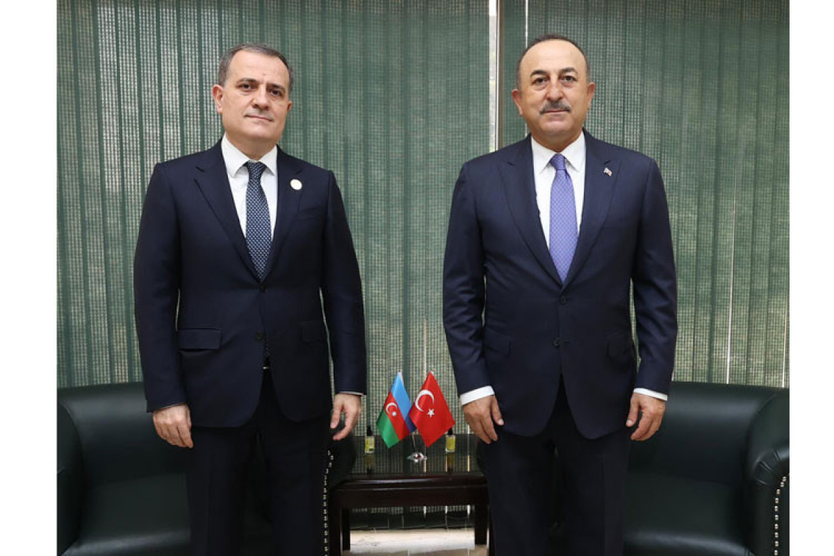 Azərbaycan xarici işlər naziri Ceyhun Bayramov, Türkiyə xarici işlər naziri Mövlud Çavuşoğlu ilə İslamabadda görüş