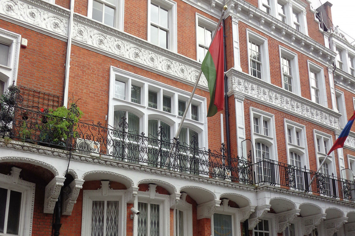 В Лондоне задержали мужчину после нападения на посольство Беларуси