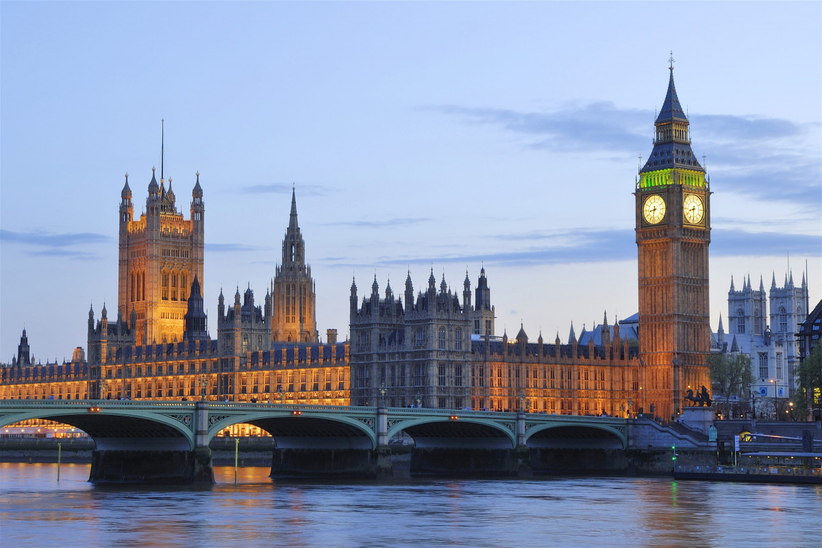 Britaniyada yüksək inflyasiyanın əsas səbəbləri açıqlanıb