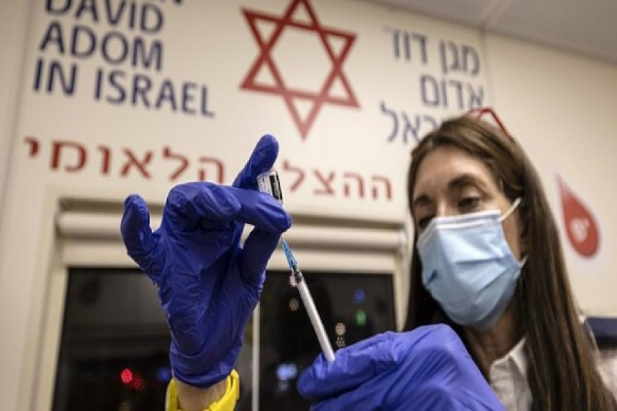 Премьер Израиля анонсировал вакцинацию четвертой дозой от COVID-19