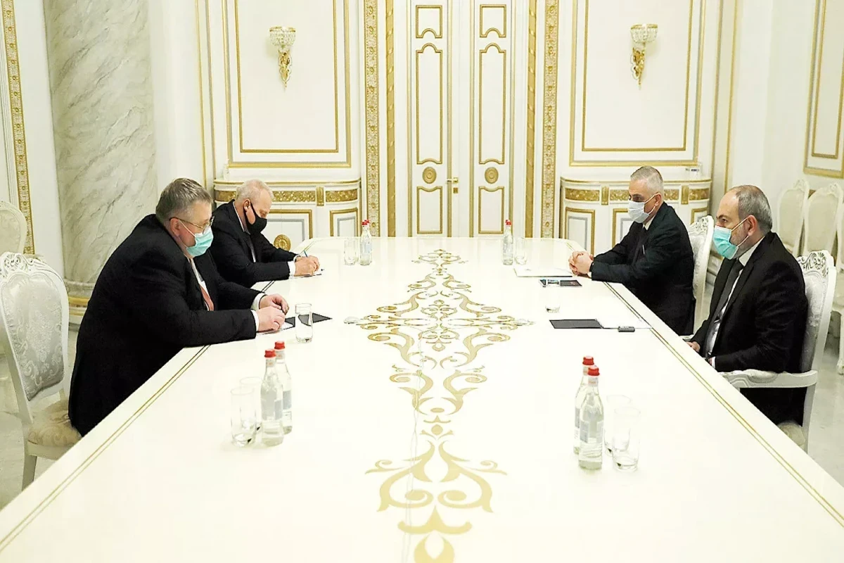 Armenian Prime Minister Nikol Pashinyan and Russian Deputy Prime Minister Alexei Overchuk