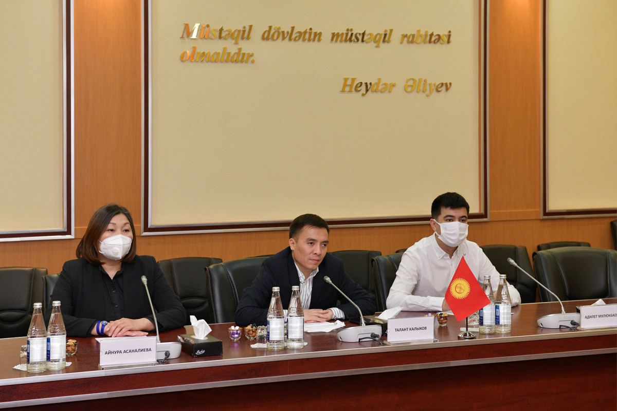 Qırğızıstan Azərbaycanın mobil cihazların qeydiyyat sistemi ilə maraqlanır - FOTO 