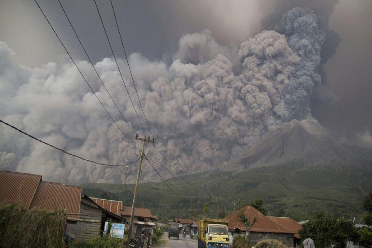 Число жертв извержения вулкана в Индонезии возросло до 51
