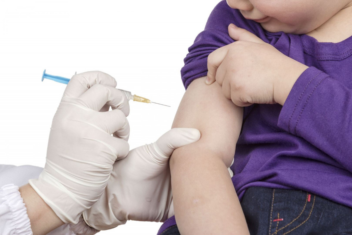 Britaniyada Pfizer vaksininin 5-11 yaşlı həssas qrupda olan uşaqlara vurulması tövsiyə edilib