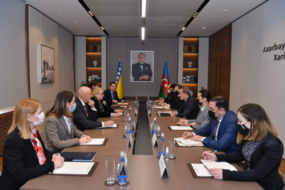 Встреча глав МИД Азербайджана и Боснии и Герцеговины в расширенном составе