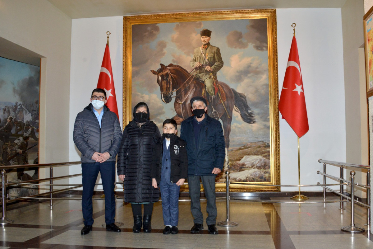 Семья шехида старшего лейтенанта Азербайджанской Армии Валеха Мамиева в Турции