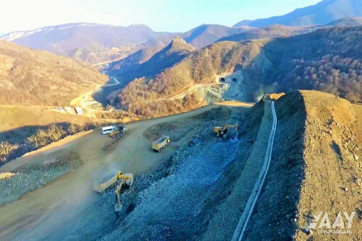Строительство автодороги Ахмедбейли-Физули-Шуша продолжается ускоренными темпами