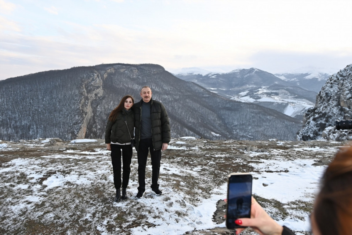 Президент Ильхам Алиев, первая леди Мехрибан Алиева и члены семьи посетили Шушу-ФОТО -ОБНОВЛЕНО 