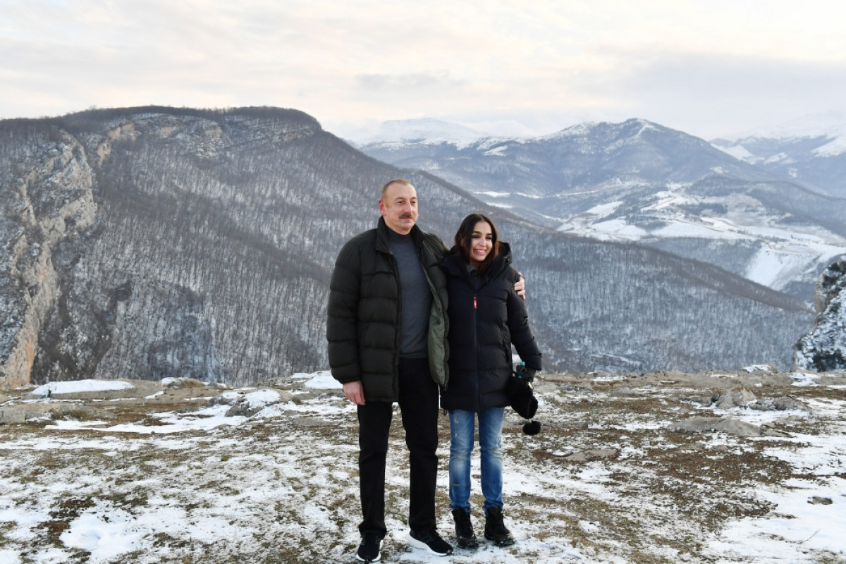 Президент Ильхам Алиев, первая леди Мехрибан Алиева и члены семьи посетили Шушу-ФОТО -ОБНОВЛЕНО 