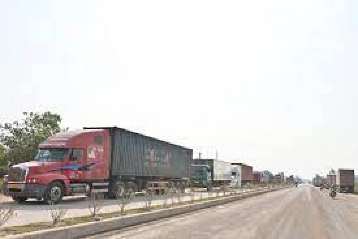 Over 1,000 trucks stuck at Russian-Chinese border