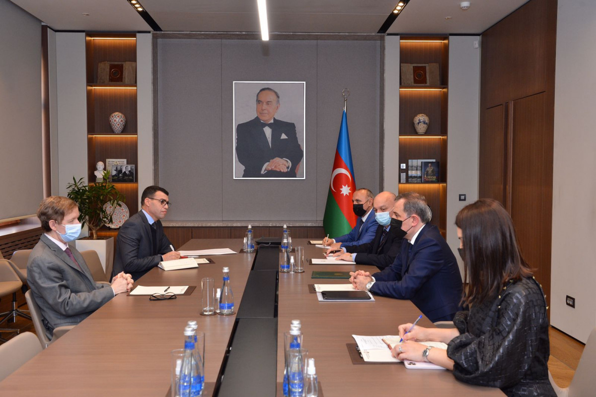 Azerbaijani FM meets with ambassador of Algeria