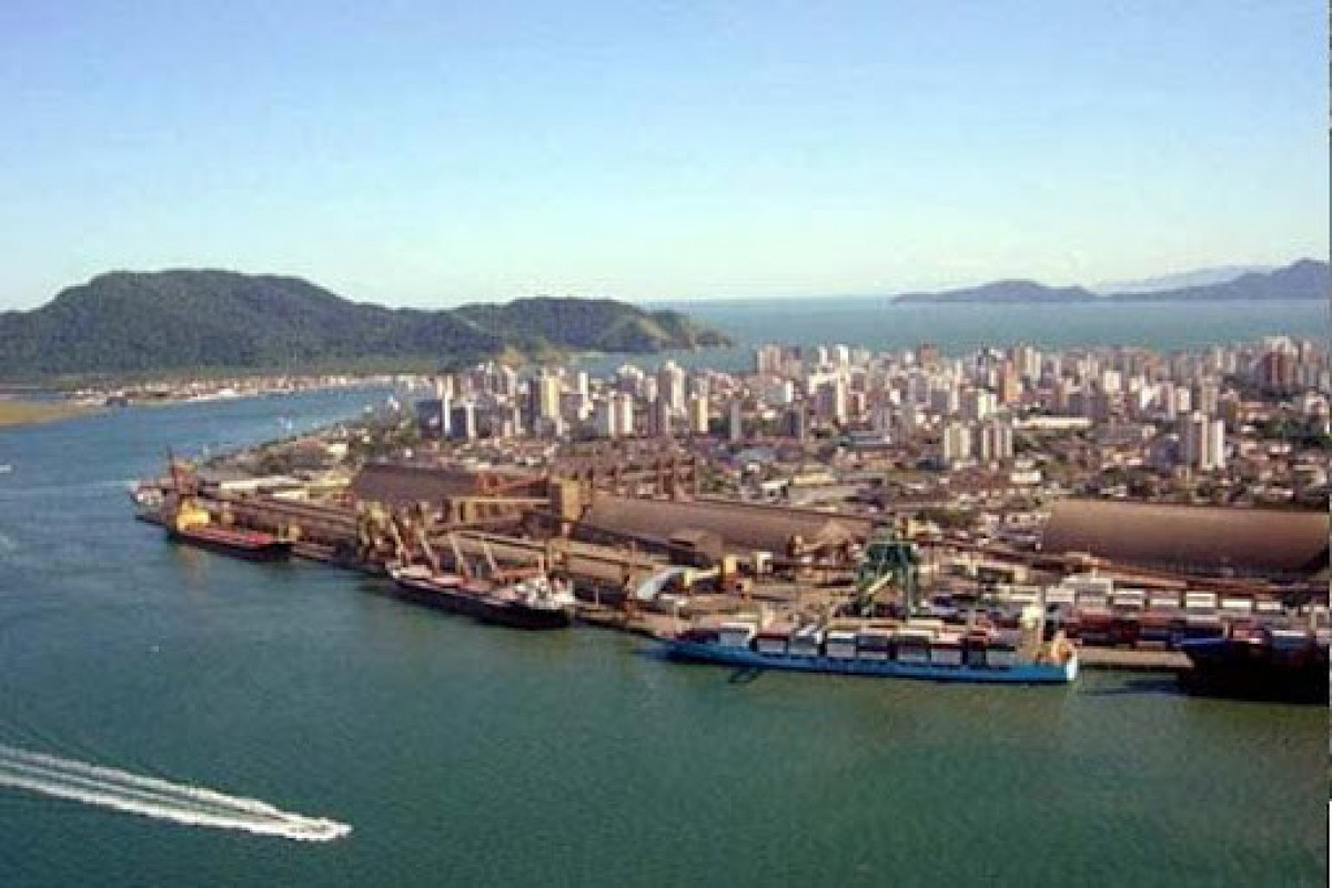 Около 2 тонн кокаина обнаружили в бразильском порту Сантус