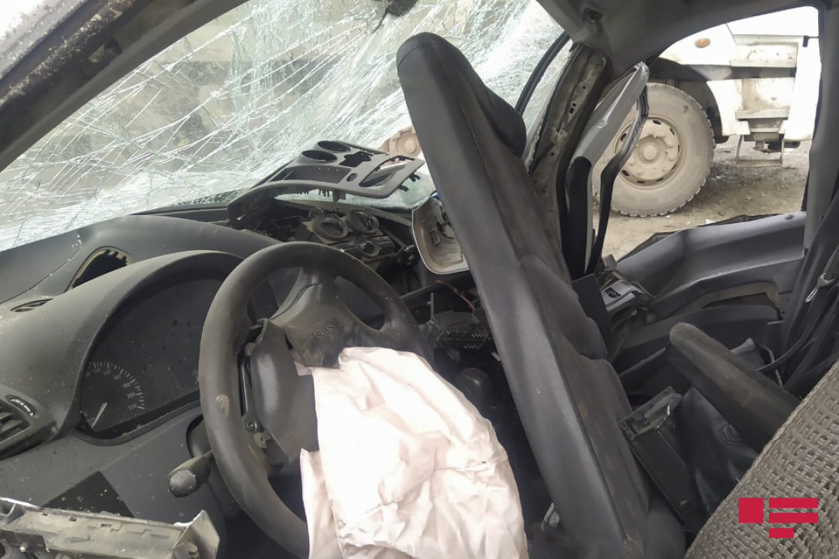 В Азербайджане произошло ДТП с участием пассажирского автобуса, пострадали 13 человек