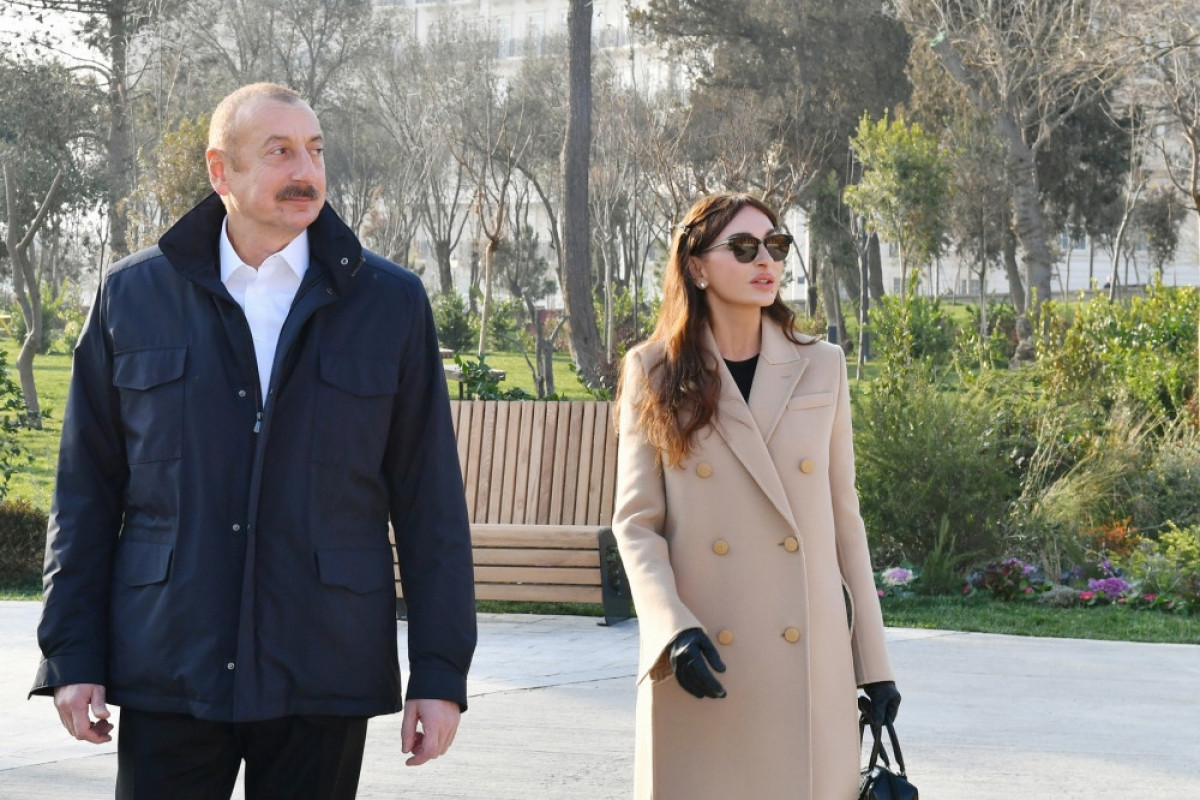 Azerbaijani President Ilham Aliyev and First Lady Mehriban Aliyeva viewed the condition in Nizami Ganjavi Park created after reconstruction