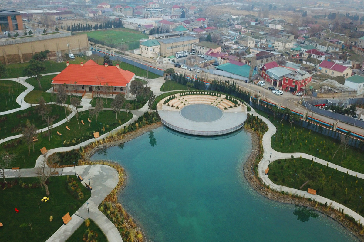 President Ilham Aliyev and First Lady Mehriban Aliyeva viewed conditions created at newly renovated Nizami Ganjavi Park