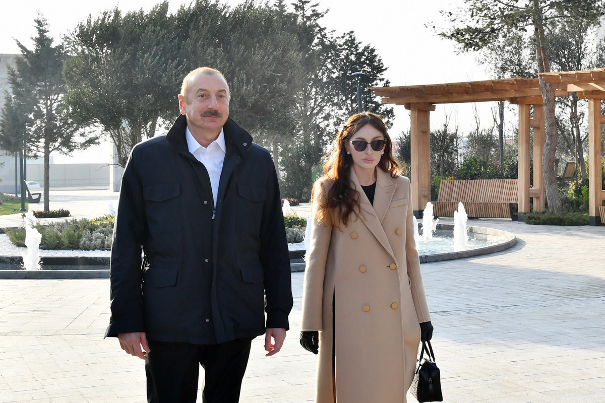 Президент Ильхам Алиев и Мехрибан Алиева ознакомились с условиями в парке Низами Гянджеви после реконструкции