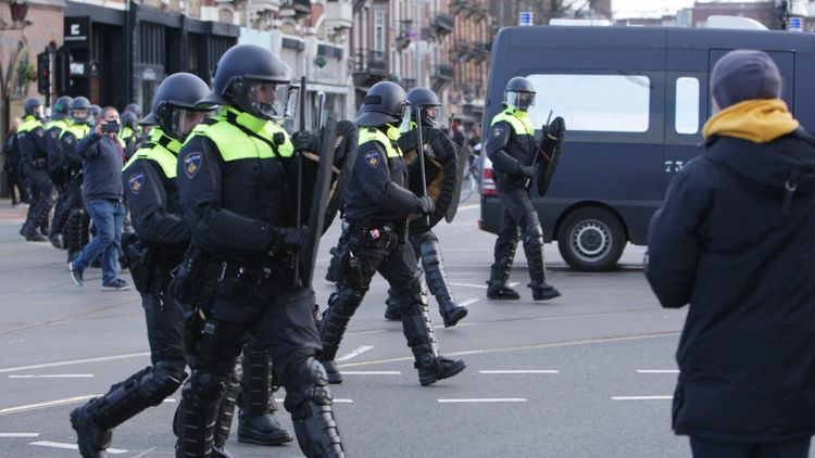 На акции протеста в Амстердаме задержали более 30 человек