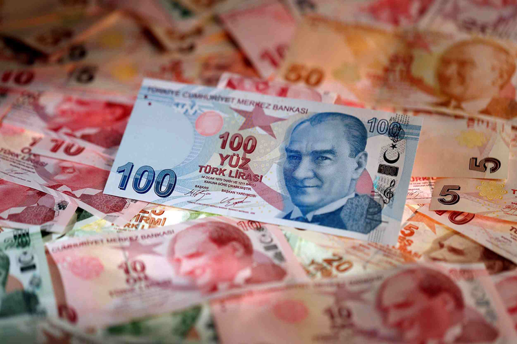 Türk lirəsinin manata qarşı məzənnəsi yarımillik maksimuma çatıb