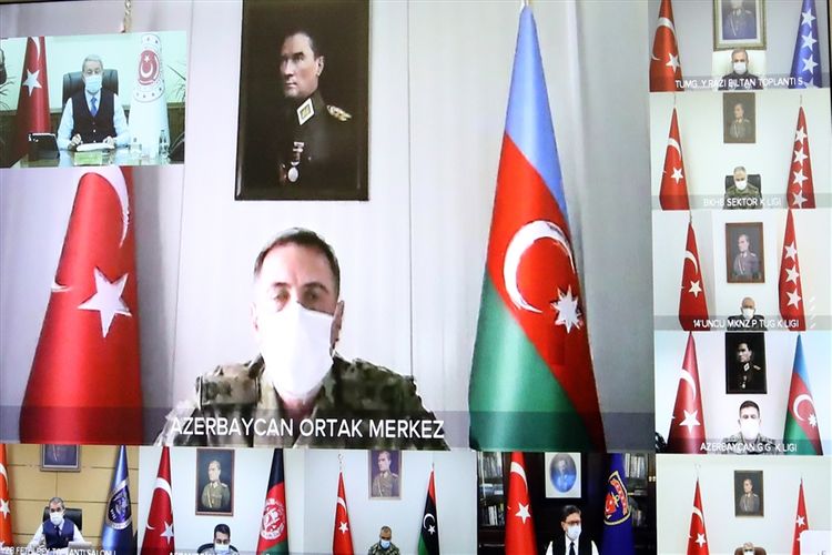 Hulusi Akar Türkiyə-Rusiya Birgə Mərkəzində xidmət edən generala tapşırıqlarını verib
