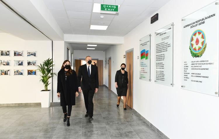 Президент Ильхам Алиев и Мехрибан Алиева ознакомились с условиями, созданными в школе-лицее № 3 в Хырдалане - ОБНОВЛЕНО - ФОТО